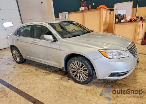 2012 Chrysler 200 Lx z USA, uszkodzony, nr VIN 1C3CCBAB4CN100937